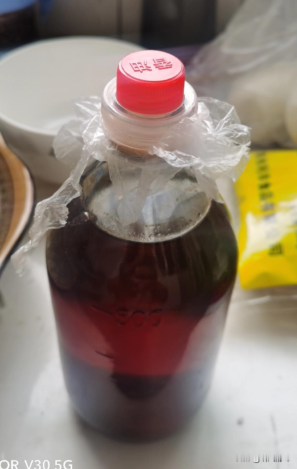 朋友老赵送我一瓶他家自己挤的香油，这份人情我该拿什么还。现在市面上卖的香油都