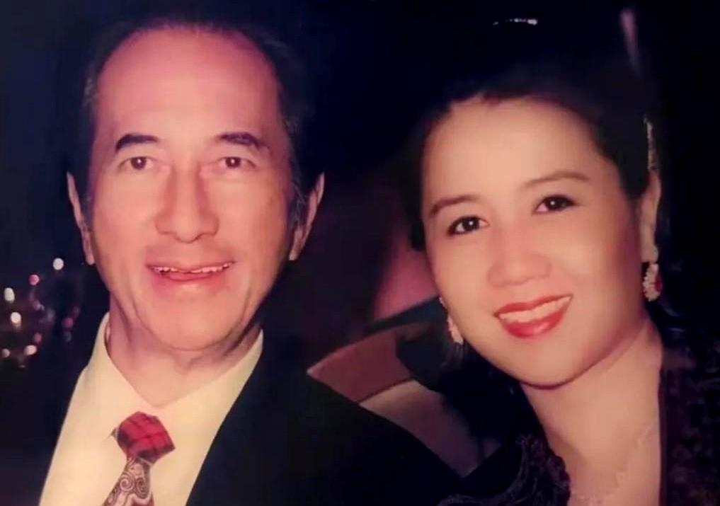 别再嘲奚梦瑶是“奚贵妃”了，人家戴的珠宝，是婆婆从自己身上摘下来的。晚宴上那