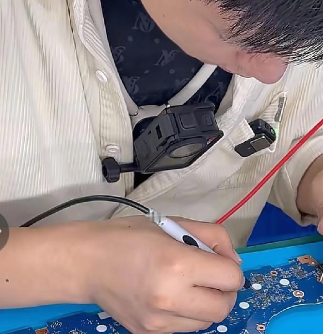 你敢想上海一个小伙的笔记本电脑出现问题，竟然拿着电脑去杭州修起因是上海一位男子