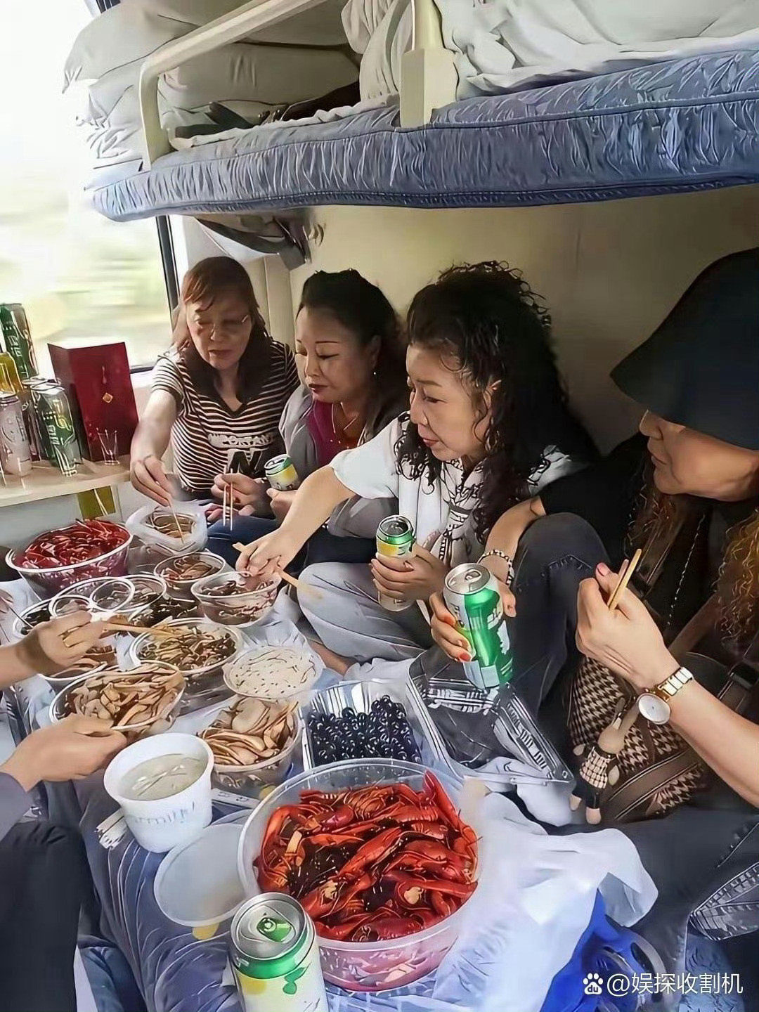 在火车上这样吃不会影响其他乘客吗[捂脸哭]​​​