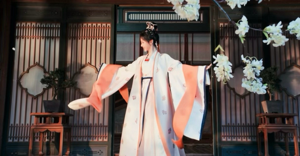 逐玉喜欢奇迹玉玉这个换装转场🥰