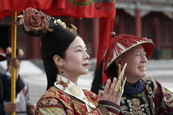 1908年慈禧太后去世，李莲英请求回老家养老。隆裕太后面色不善，心想：“你做了多