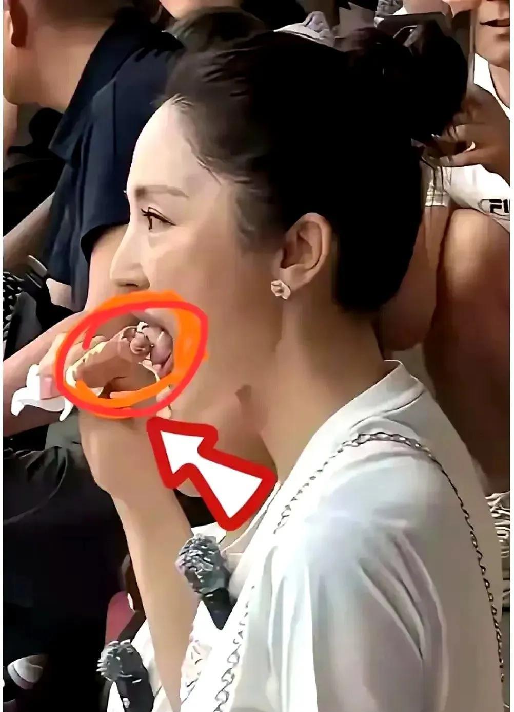 董璇张维伊，一个舌头上镶钻，一个牙齿上镶砖，两个人真的是天生一对，为什么都说张维