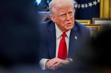 特朗普再次放话：中国怎么收回台湾是人家的自由，但他只有一个要求，那就是别在他眼皮