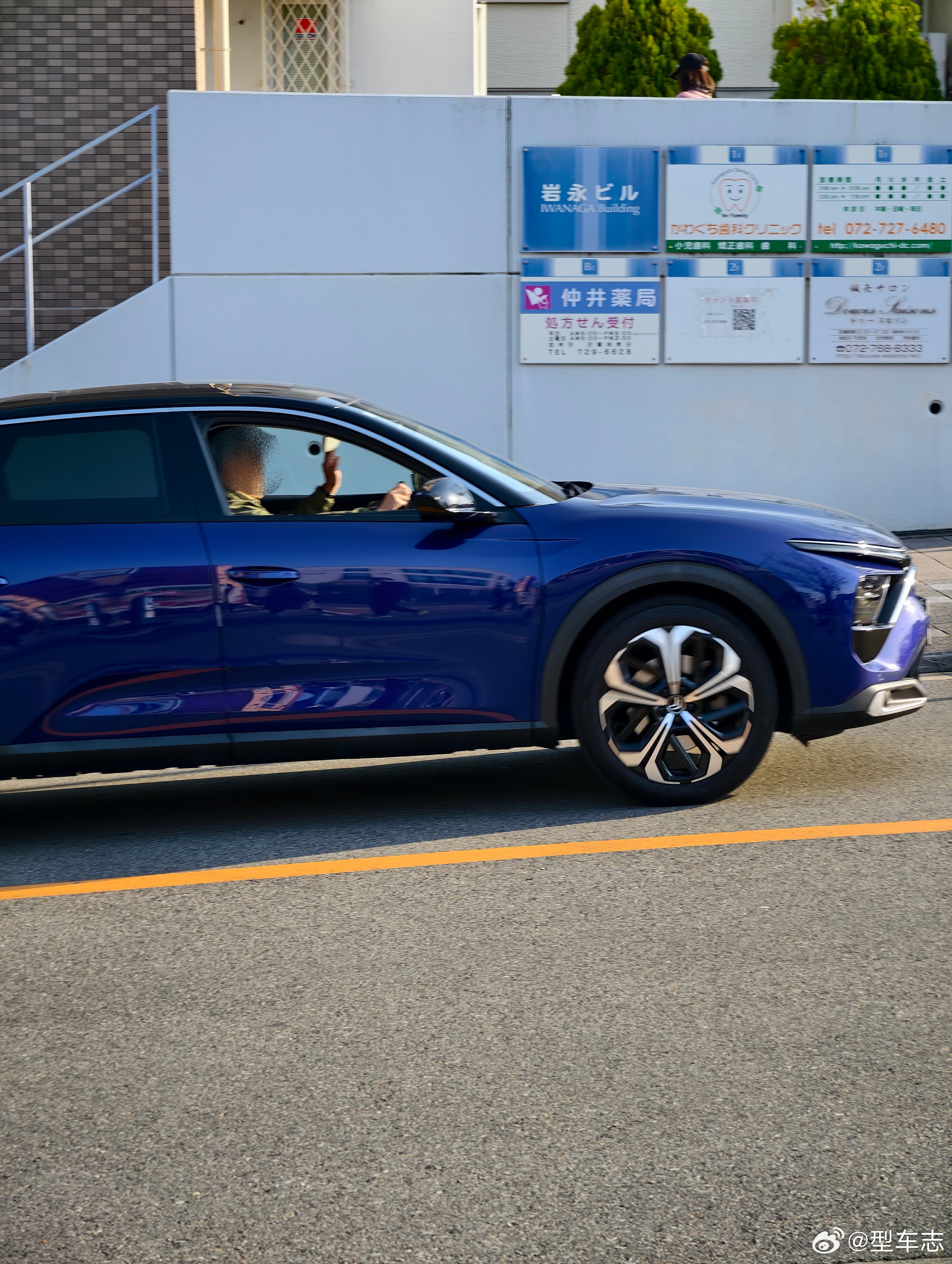 型车街拍太喜欢雪铁龙C5X这套设计了，百看不厌。