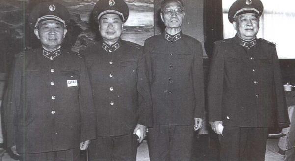 1985年6月军委扩大会期间刘志坚、杨得志、张爱萍、余秋里合影