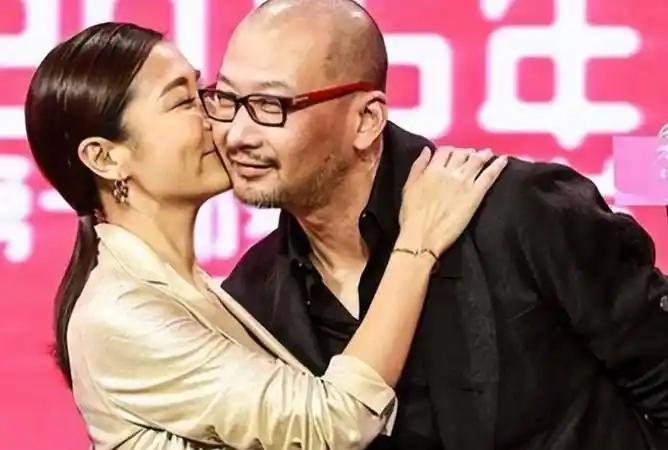 有一次，管虎晚上回家，发现家里脏乱不堪，满地都是脏衣服，他怒气大发，质问马伊琍说