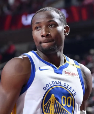 交易不是看勇士能选谁，而是市场上有谁小波特，声音最大也是最有可能的一笔交易。不