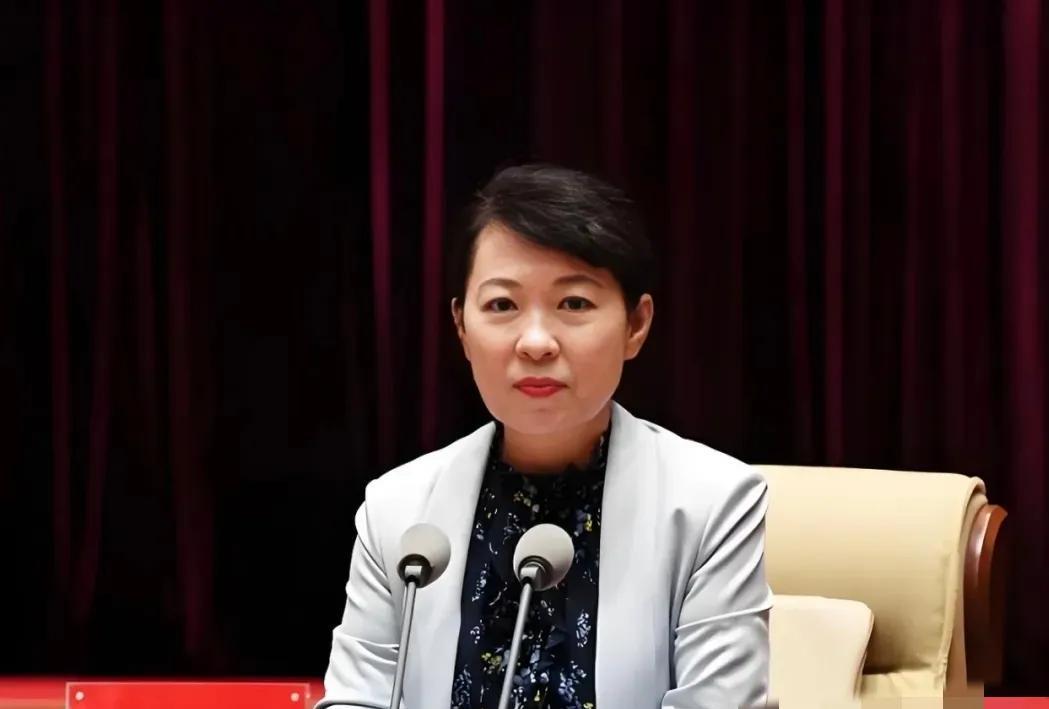 内蒙古「王大姐」被查，引发了舆论的关注，不少网友曝出她极其注重外在形象的作风，据