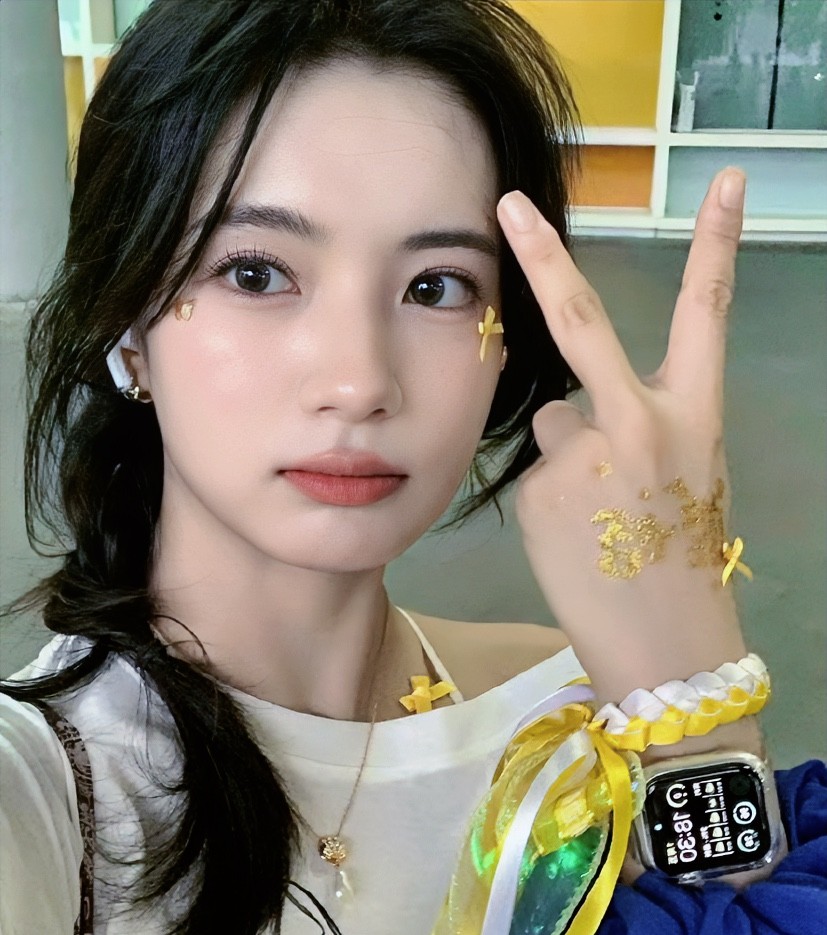 关晓彤该有危机感了！谁能想到，和杨紫在《国色芳华》中一起演戏的90后美女