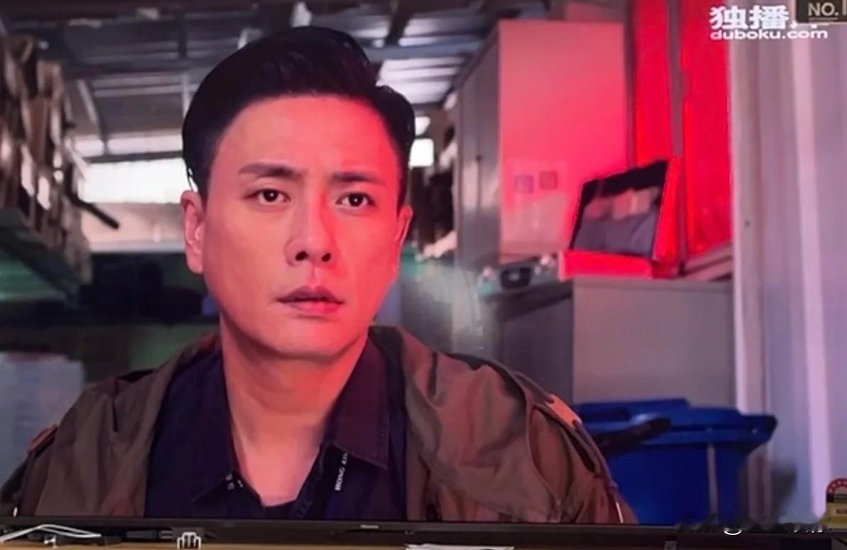 最近看新闻2觉得黄宗泽像花瓶一样的，明明以前演戏活人感很强的，演技还可以的。