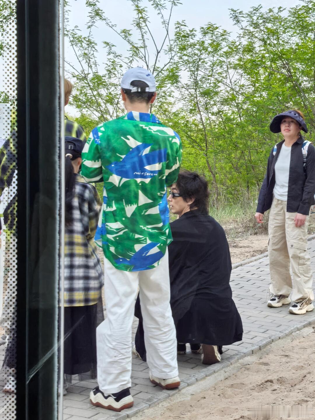 阿那亚偶遇戚薇李承铉一家网友在阿那亚偶遇戚薇李承铉一家啦！是我们的戚薇和luck