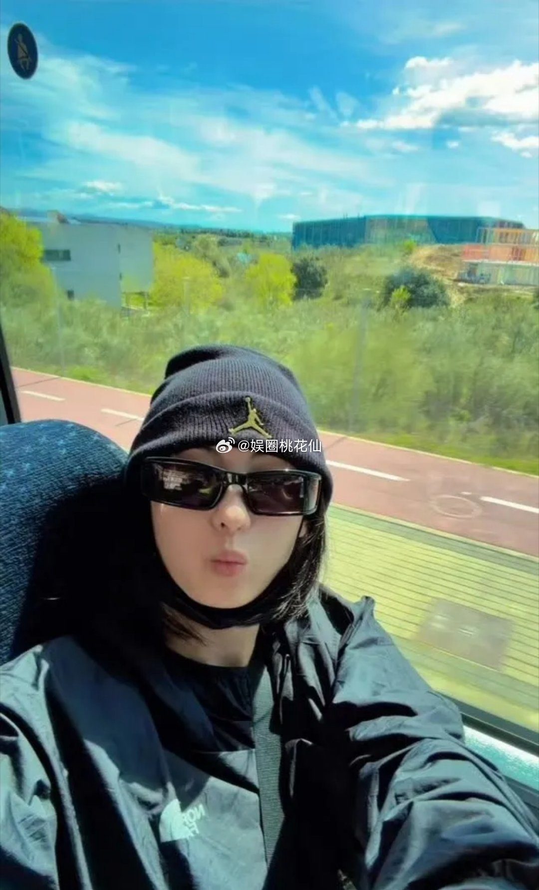 张柏芝分享去马德里陪二儿子谢振南打排球，母爱满满从来都没缺失令人感动。当天张柏芝