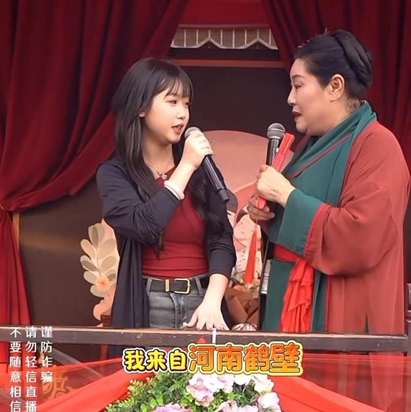 女孩长得真好看，就问你工资高不高。王婆问：宝贝你多大了？女孩说：我21岁。