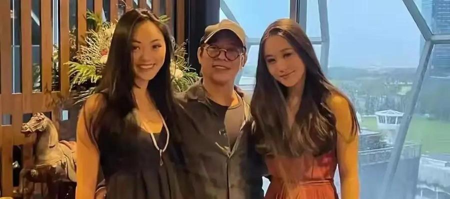 2025年8月，李连杰在微博官宣大女儿李思结婚。嫁妆是一辆约30万的车。向太陈岚