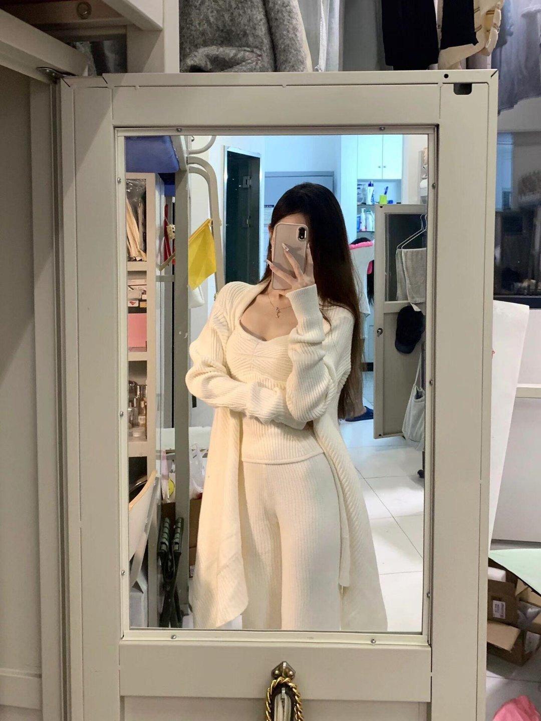 又温柔又慵懒又纯欲～～谁告诉我这穿搭起个什么名好呢？温柔综合风？