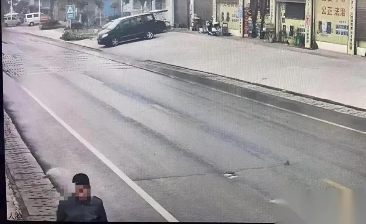 46岁的王安顺留遗书走了。家人翻遍塘坝没找到，监控却拍到他——穿舍不得穿