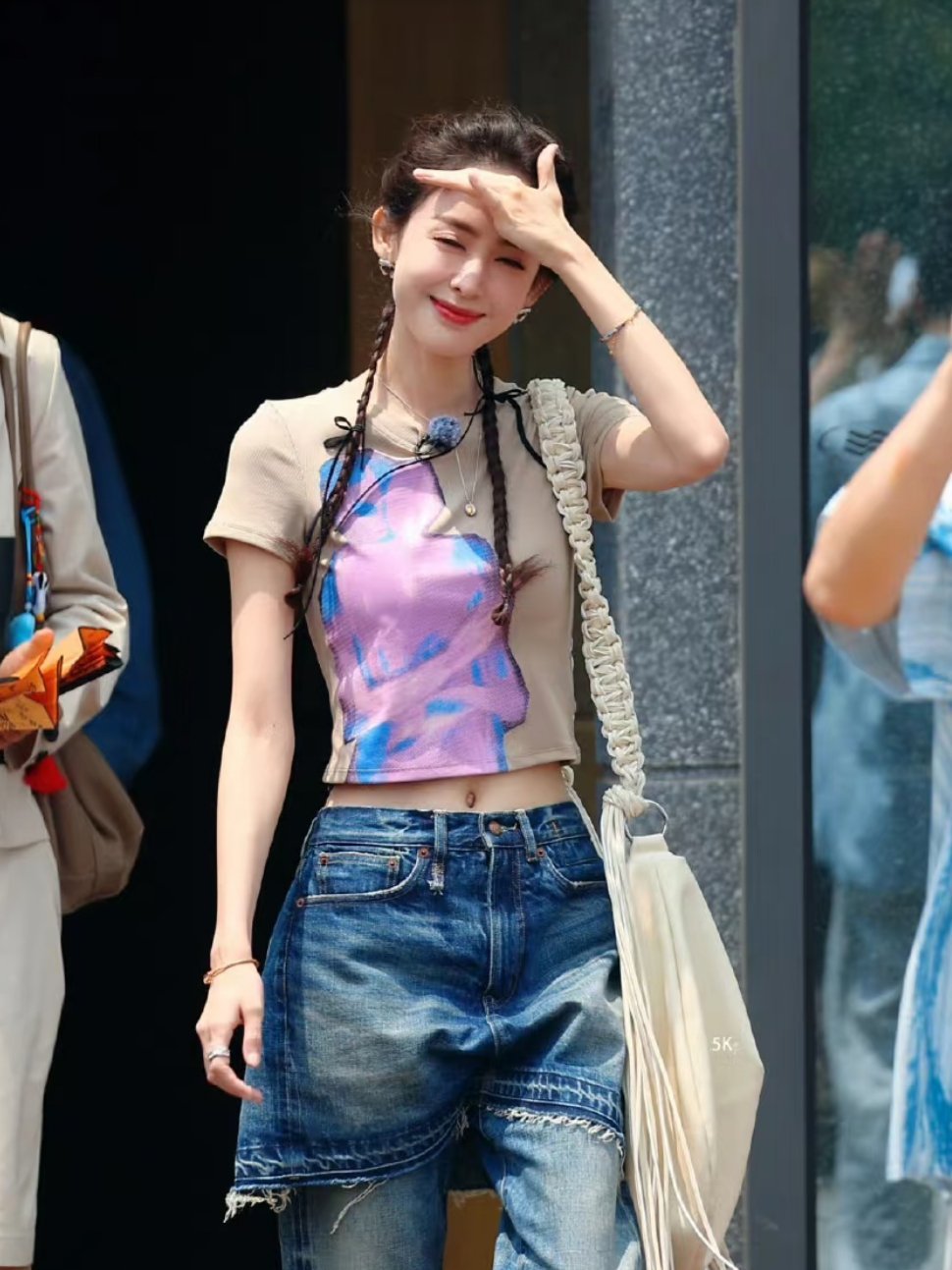 娜扎的肚脐眼是怎么做到的，是不是只有特别瘦的人才有竖着的肚脐眼？