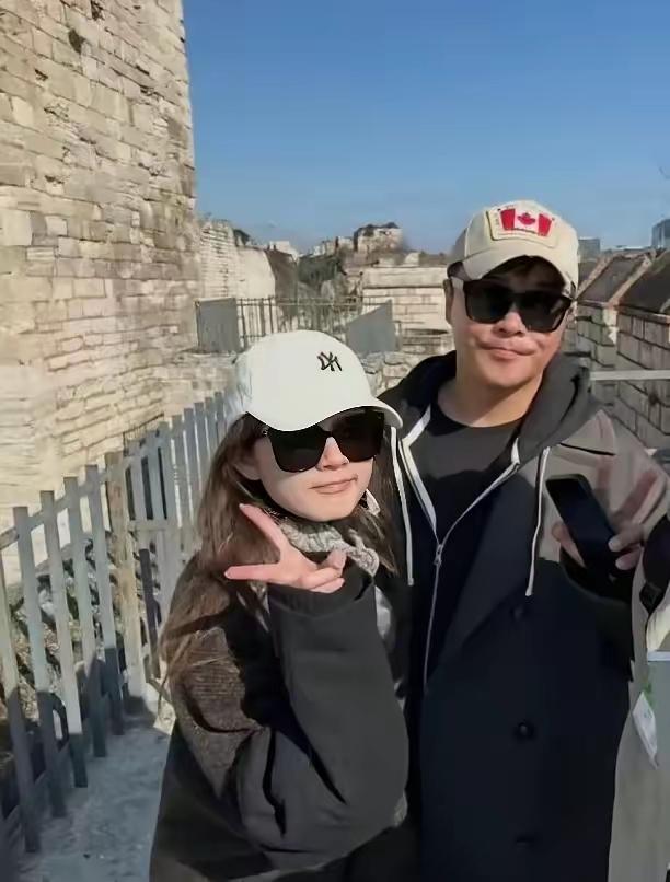 陈思诚和阮巨在一起四年，​却迟迟不提结婚，不是因为阮巨不够漂亮，而是陈思诚和佟丽