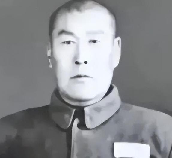 1942年长期潜伏在我军的日军女间谍美智子正要出门时，她突然停下脚步缓慢回头，对