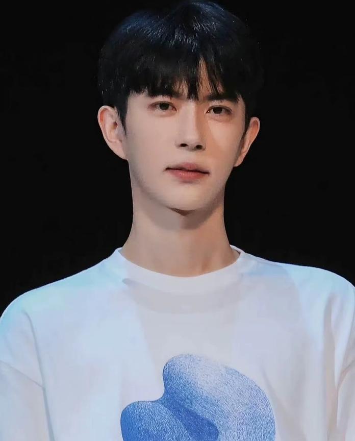 网传演员于朦胧坠楼去世文苡帆发文悼念随后秒删，“今夜星星回去睡觉了”。于