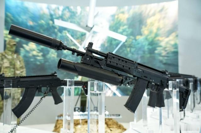 AK-19突击步枪采用5.56毫米口径，配备了40毫米GP-46型榴弹发射器，