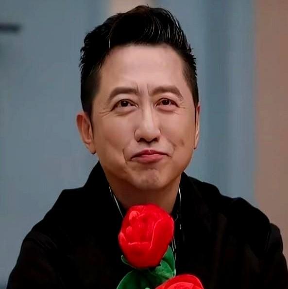 庾澄庆聊儿子恩利唱《情非得已》那段，评论区直接炸了！主持人问看法，庾澄庆微微