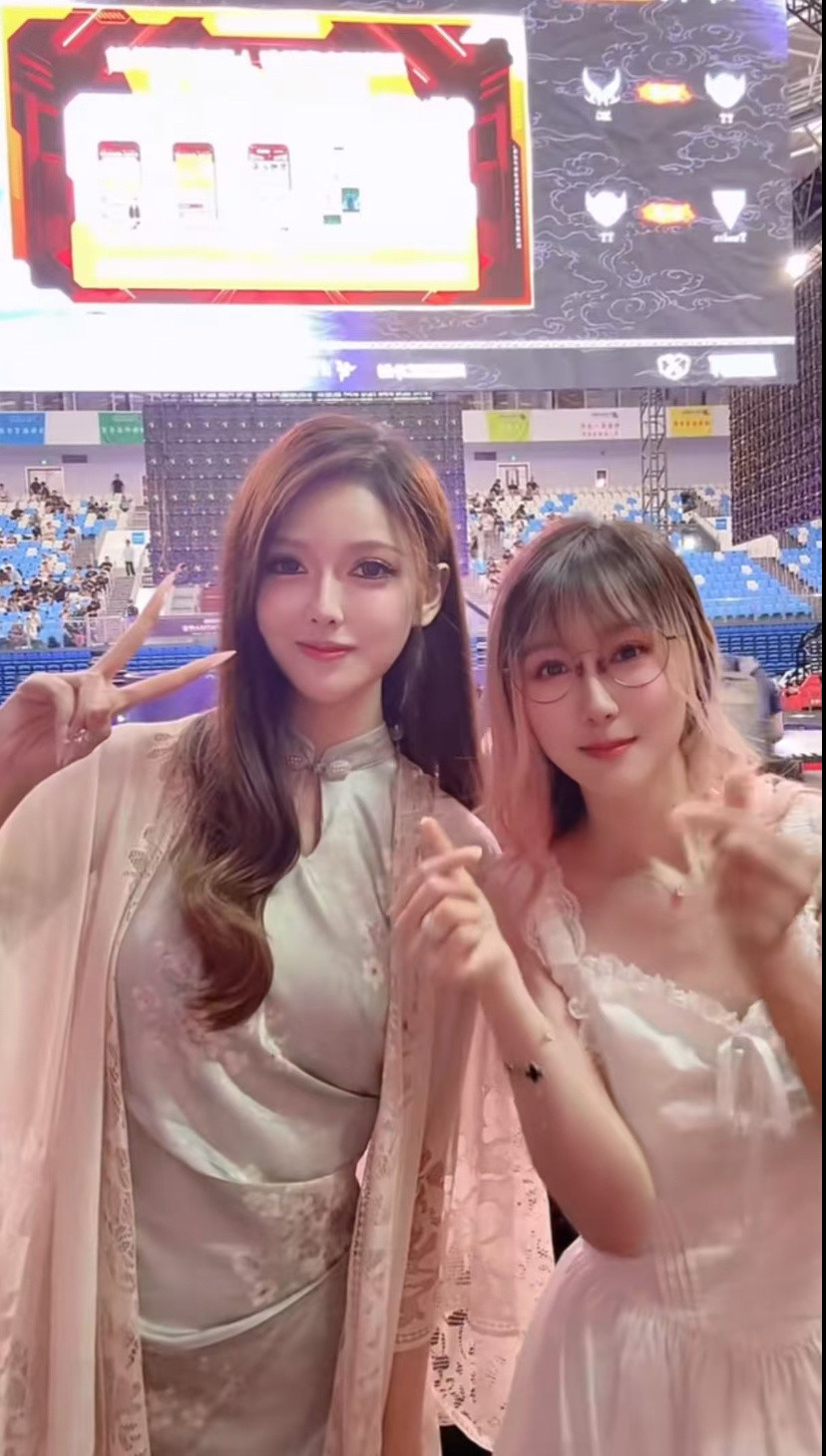 今明两天的Blast都会有表演赛，今天是Yuno+蛋糕对阵夫妻档RTZ+