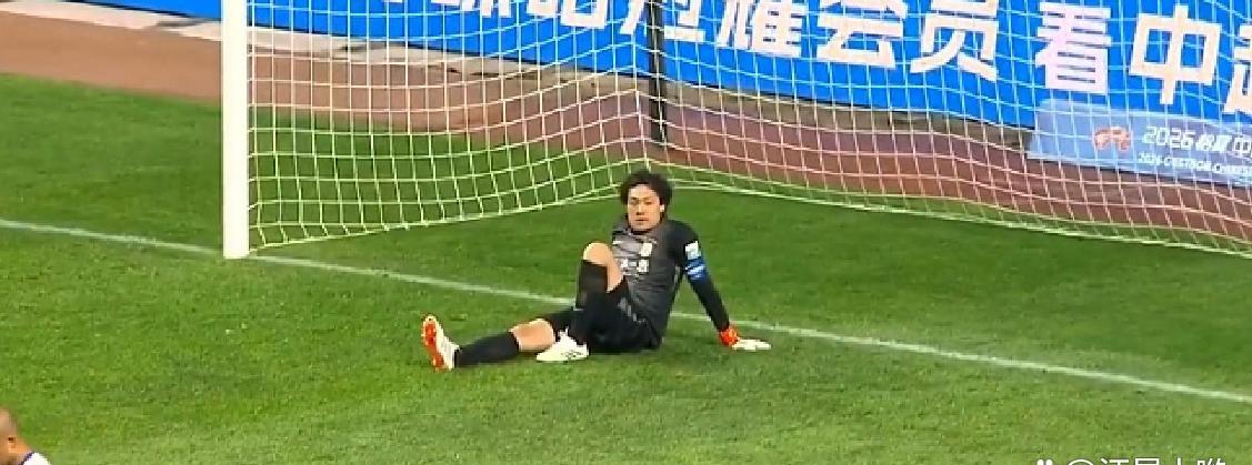 防不住，攻不进，山东泰山中场缺少一个像米特里策那样会策动的球员。本轮联赛，米特