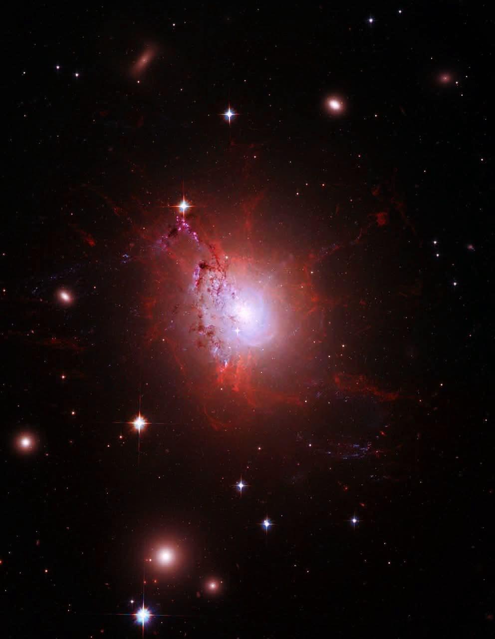 宇宙之火与冰的丝缕：哈勃对NGC1275的惊艳视角凝视这幅令人叹为观止的哈勃太