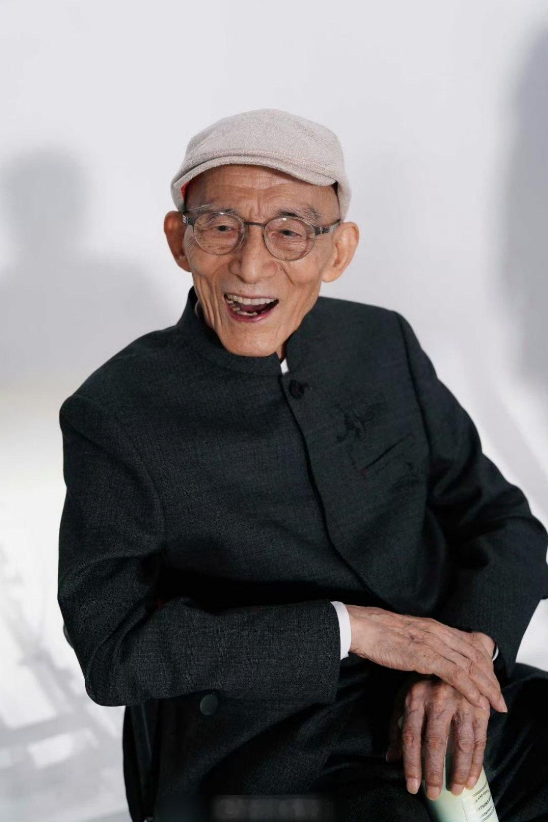 游本昌去世9月24日消息，中国国家话剧院表演艺术家、一级演员游本昌，因病今晨在北京去世。游本昌出生于