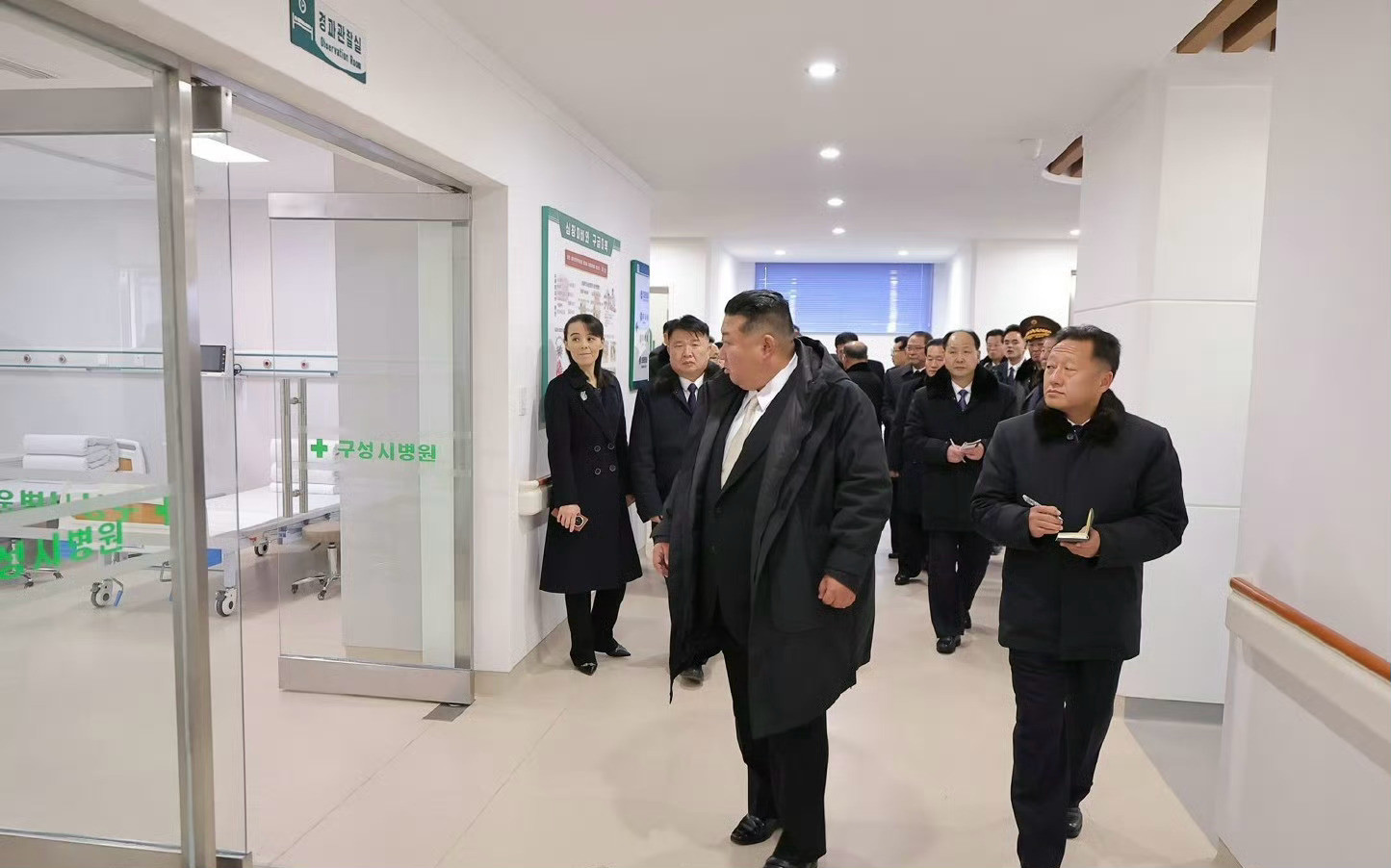 安全这方面还得看国产手机！来踩踩金正恩妹妹手里拿的啥牌子手机？