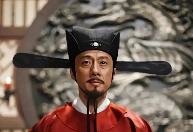 1583年，抄家的官员推开张居正家大门，发现张家17口人，早已被活活饿死。张居正