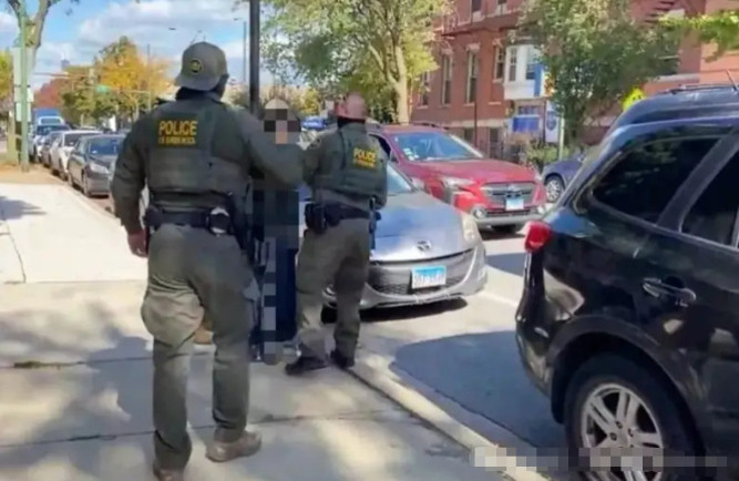 在芝加哥的华裔最近频遭ICE逮捕，执法粗暴不给任何解释，芝加哥华人圈弥漫恐慌氛围