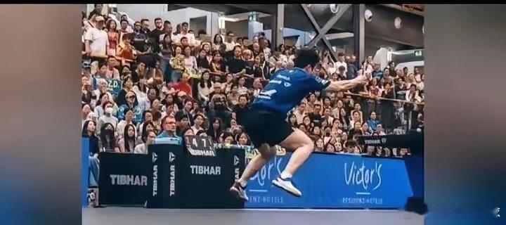 樊振东为国争光的决心毋庸置疑拍摄樊振东德甲联赛照片的德国摄影师获奖了。他因为抓拍