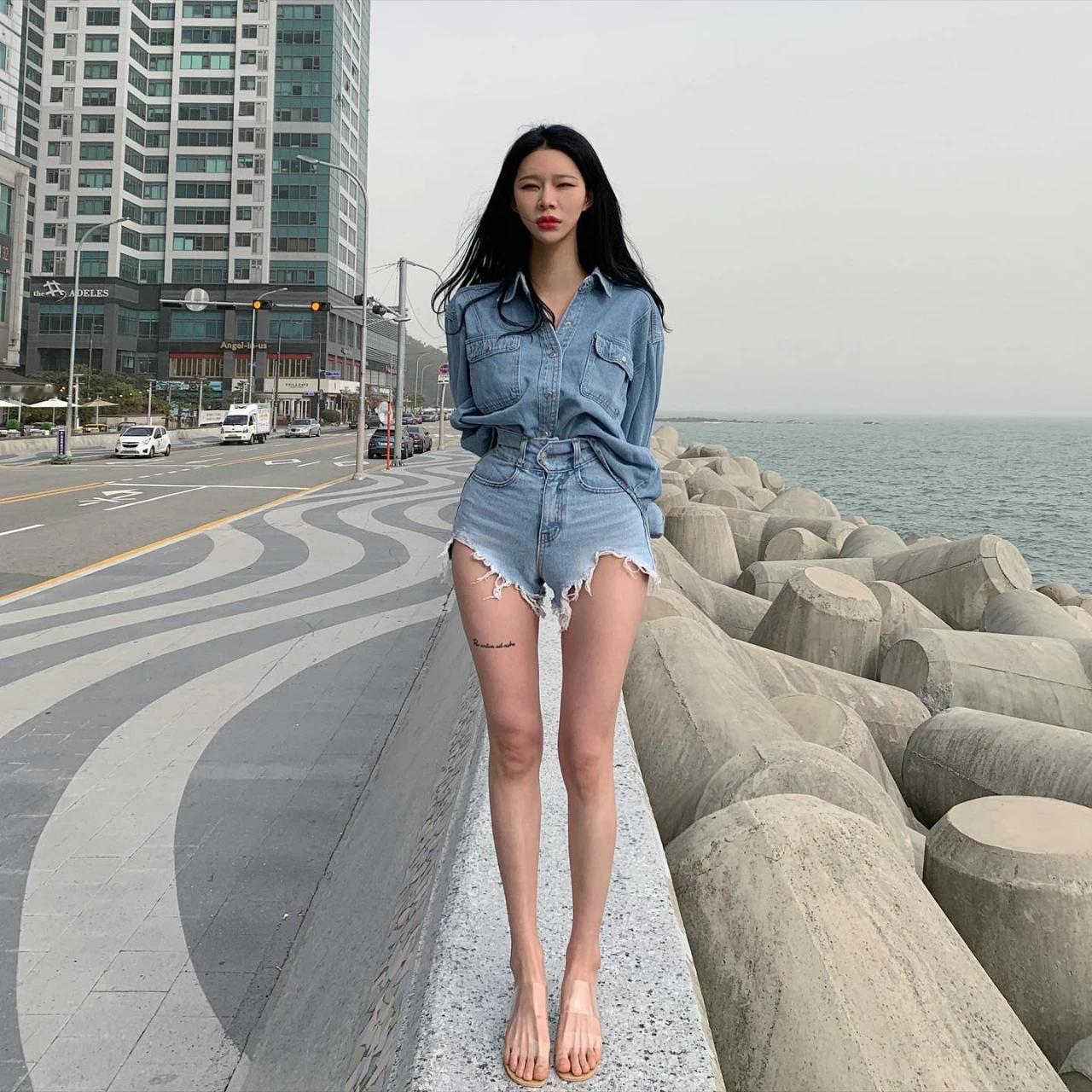 火辣小蛮腰！这腰线，这长腿，真的是比例惊人