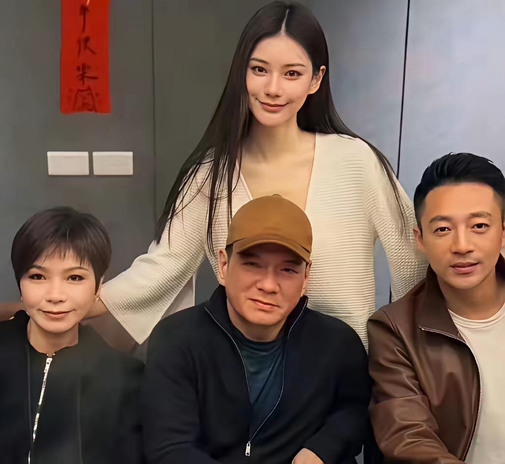 汪小菲再婚，马筱梅父母不声不响撑起半边天。孩子的事，他们抢着管，不靠...