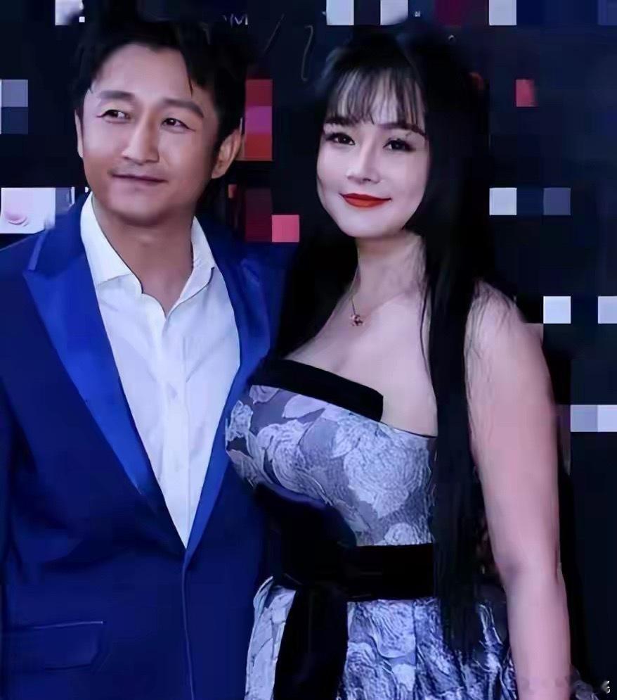 1.肖战的收入是非常可观的，不过他属于保守派，更爱存钱。2.陈乔嗯跟老公是姐弟恋