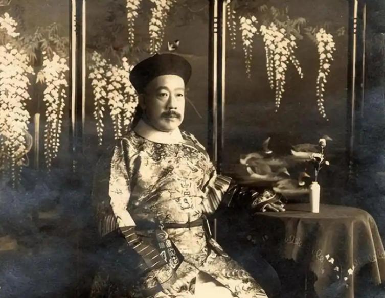 清朝覆灭后，前朝余孽复辟有多疯狂？说起九一八事变，很多人第一反应都是日军狼子