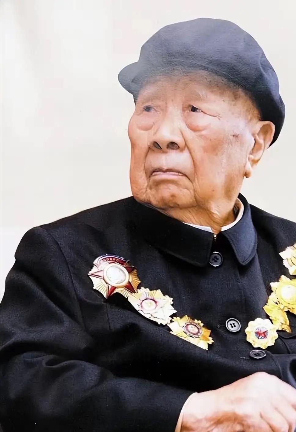 [点赞]1984年，开国中将曾思玉退休后，到大连一水库钓鱼，钓着钓着，水库负责