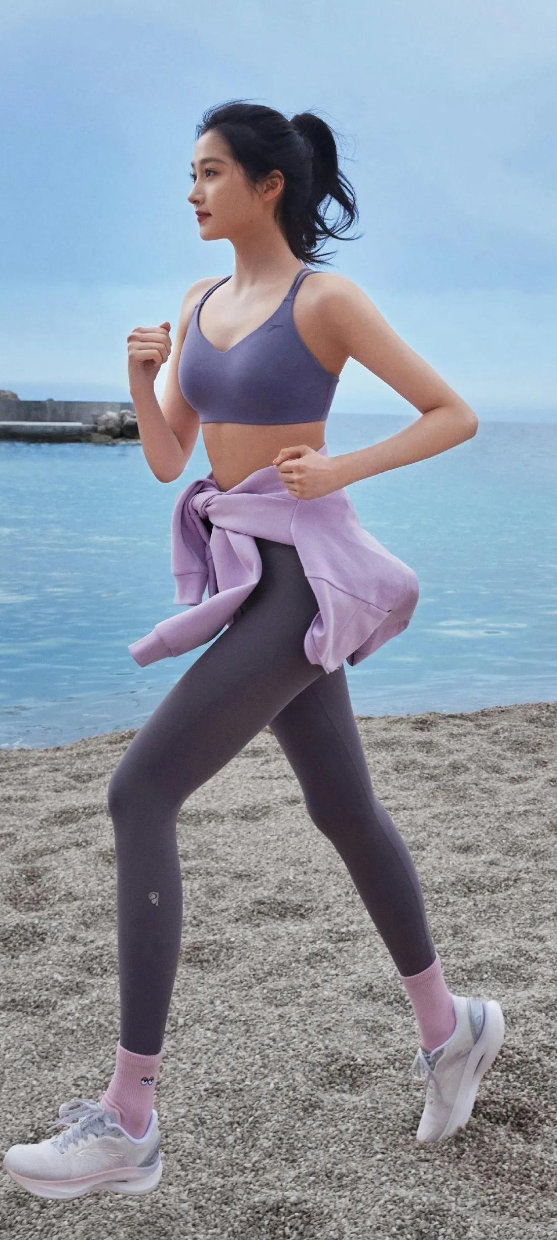 喜欢关晓彤吗？关晓彤身材你心里最漂亮女明星是谁