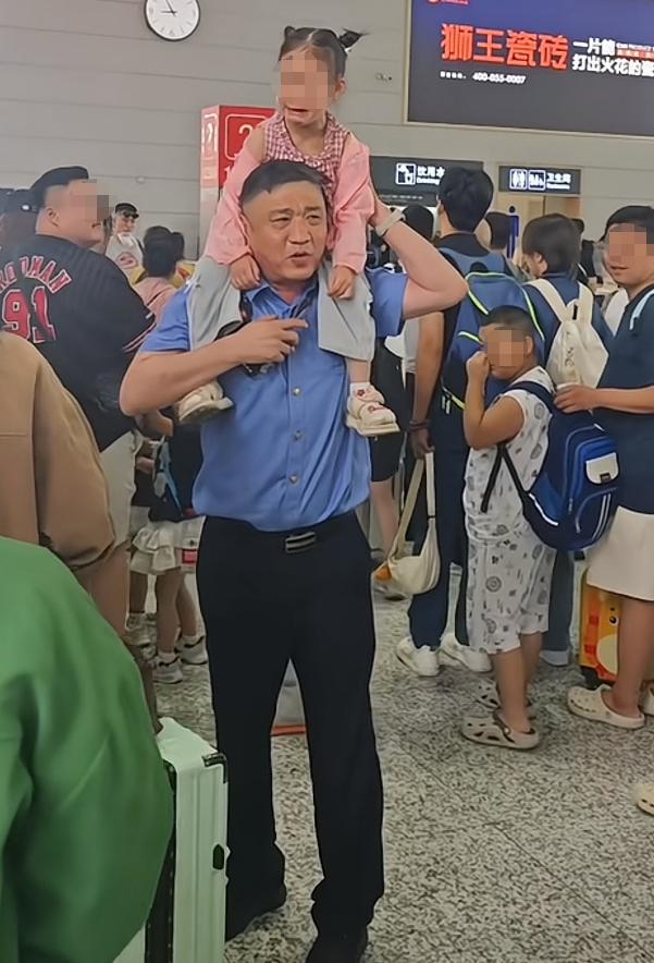 2026年8月19日，一则发生在淄博火车站的暖心短视频刷屏全网，收获六万余名网友