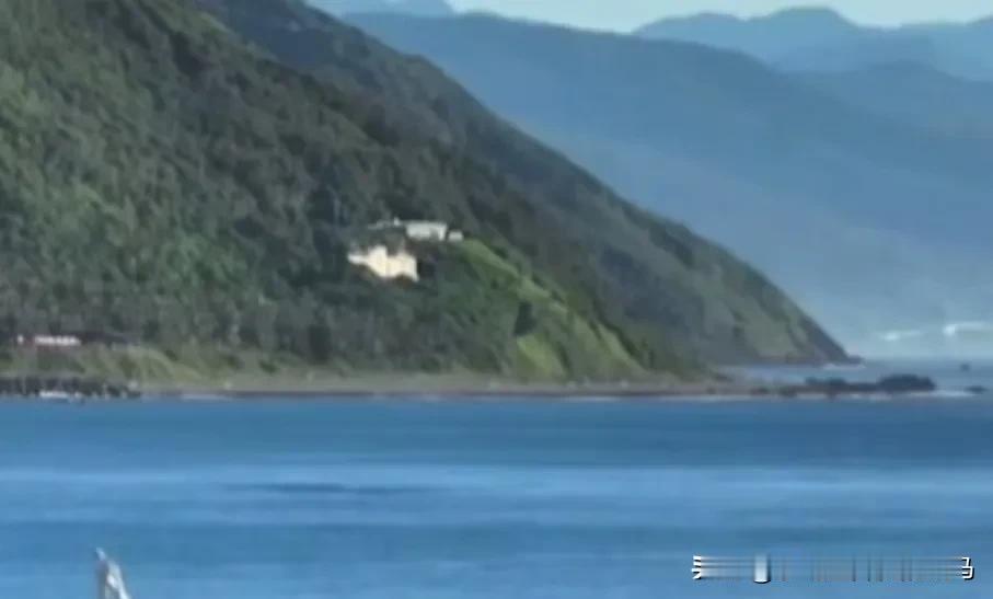 1月7日早间，台海热点新闻资讯。1. 1月7日晨重磅！中方制裁5家对台军售