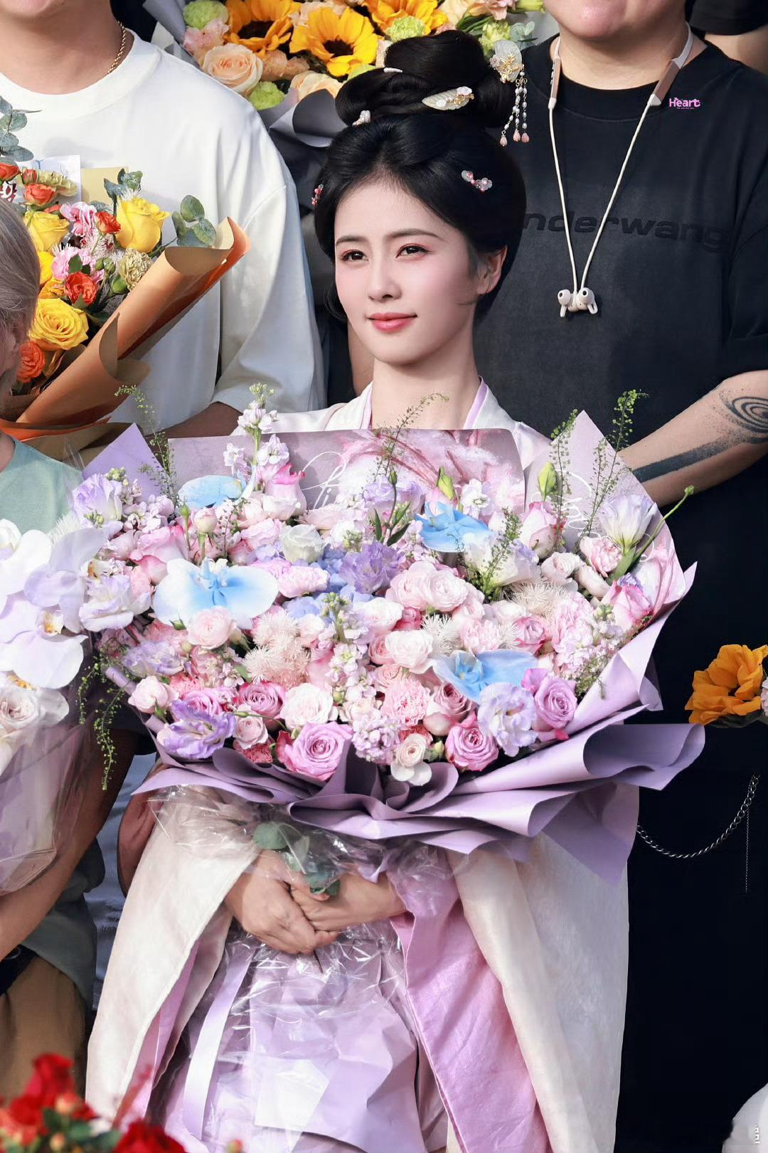 白鹿莫离杀青捧花白鹿叶璃杀青捧花​​​知道了​​​