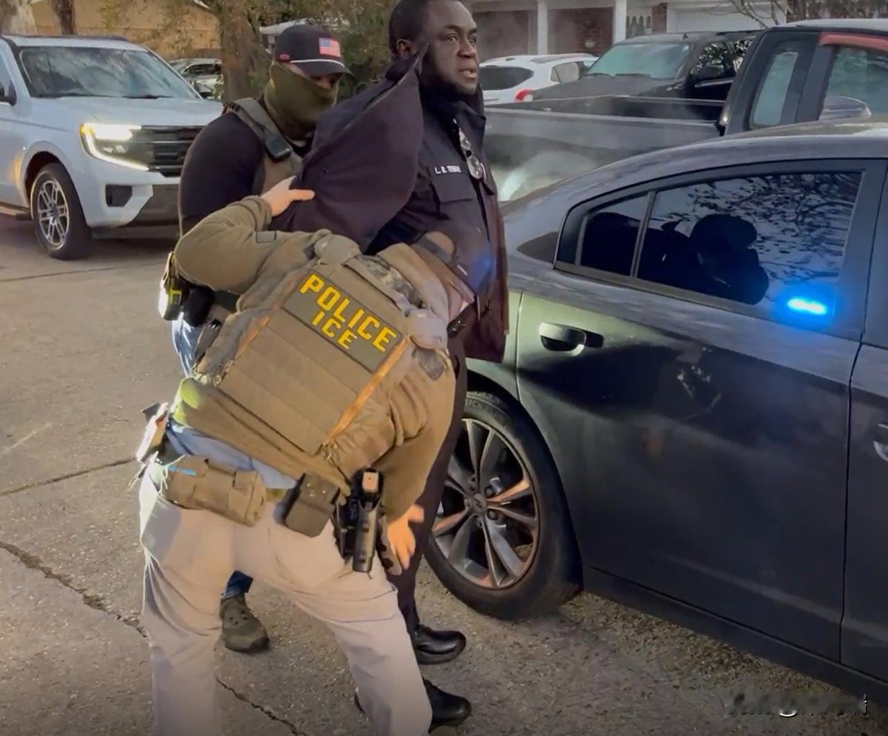 最新消息：美国移民及海关执法局(ICE)向福克斯新闻证实，他们逮捕了一名新奥