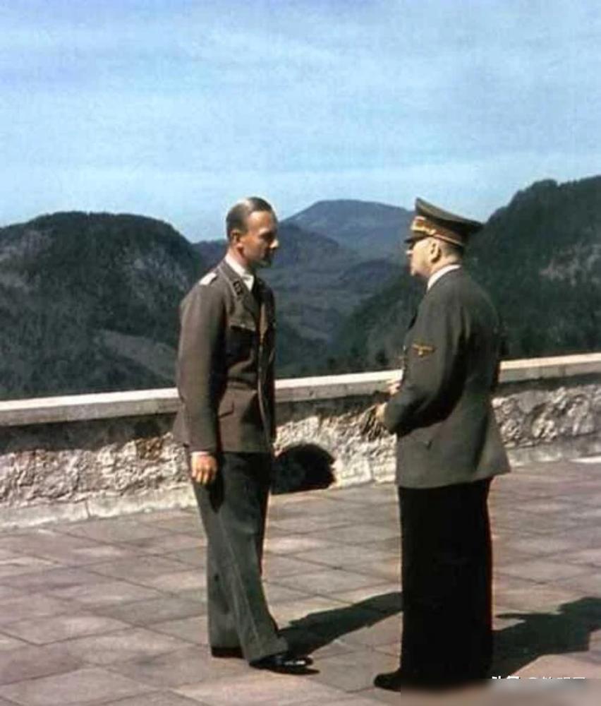 一个苍蝇，干掉一个纳粹中校？我告诉你，你全看错了。1944年7月的狼穴，希特