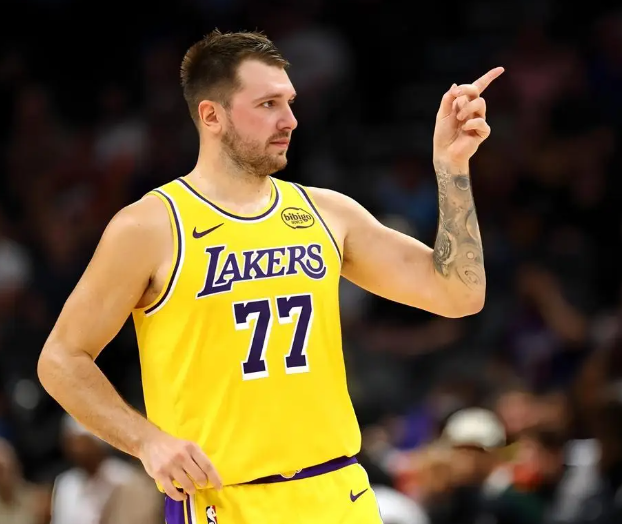 东契奇39分如何掩盖了篮球本质东契奇39分输给黄蜂，这场比赛可能是对当今数据至