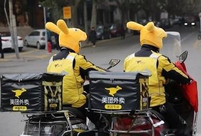 “京东根本不懂咋做外卖，那就是个小白！京东根本玩不转这个市场！它也不知道咋玩。”