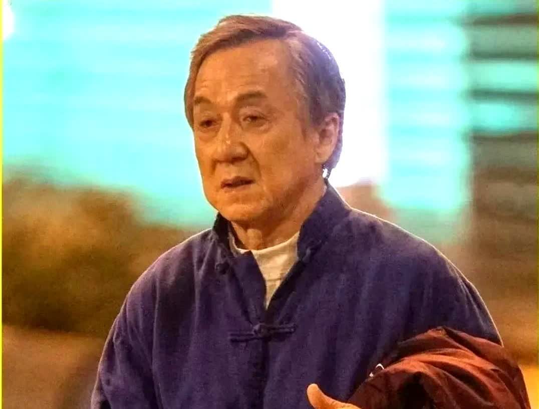71岁的成龙大哥说了自己最大的遗憾！近日，成龙大哥说：这辈子，43岁的儿