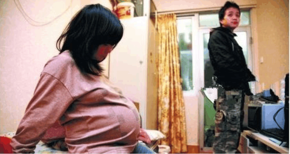 怀孕四个月肚子大的不正常, 孩子出生后, 婆婆都流泪了